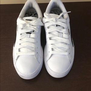 CLASSIC PUMA SNEAKERS